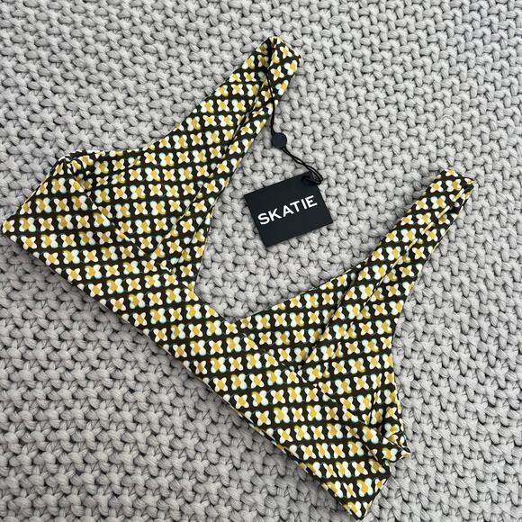 Skatie• ‘Sami’ Bikini Top in ECHO - Picture 3 of 9